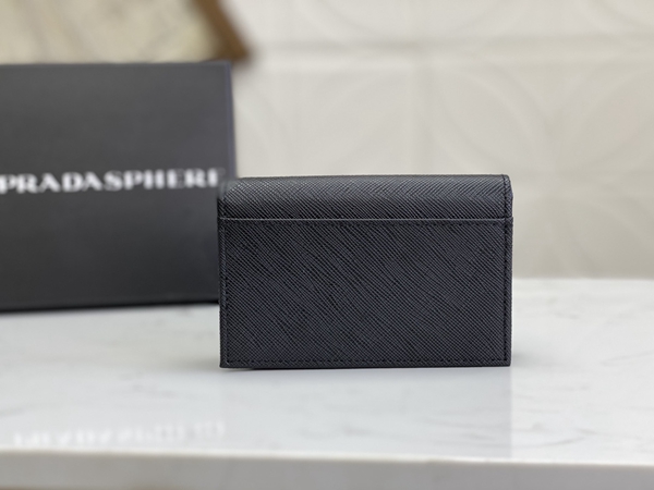 プラダ財布コピー背面デザイン